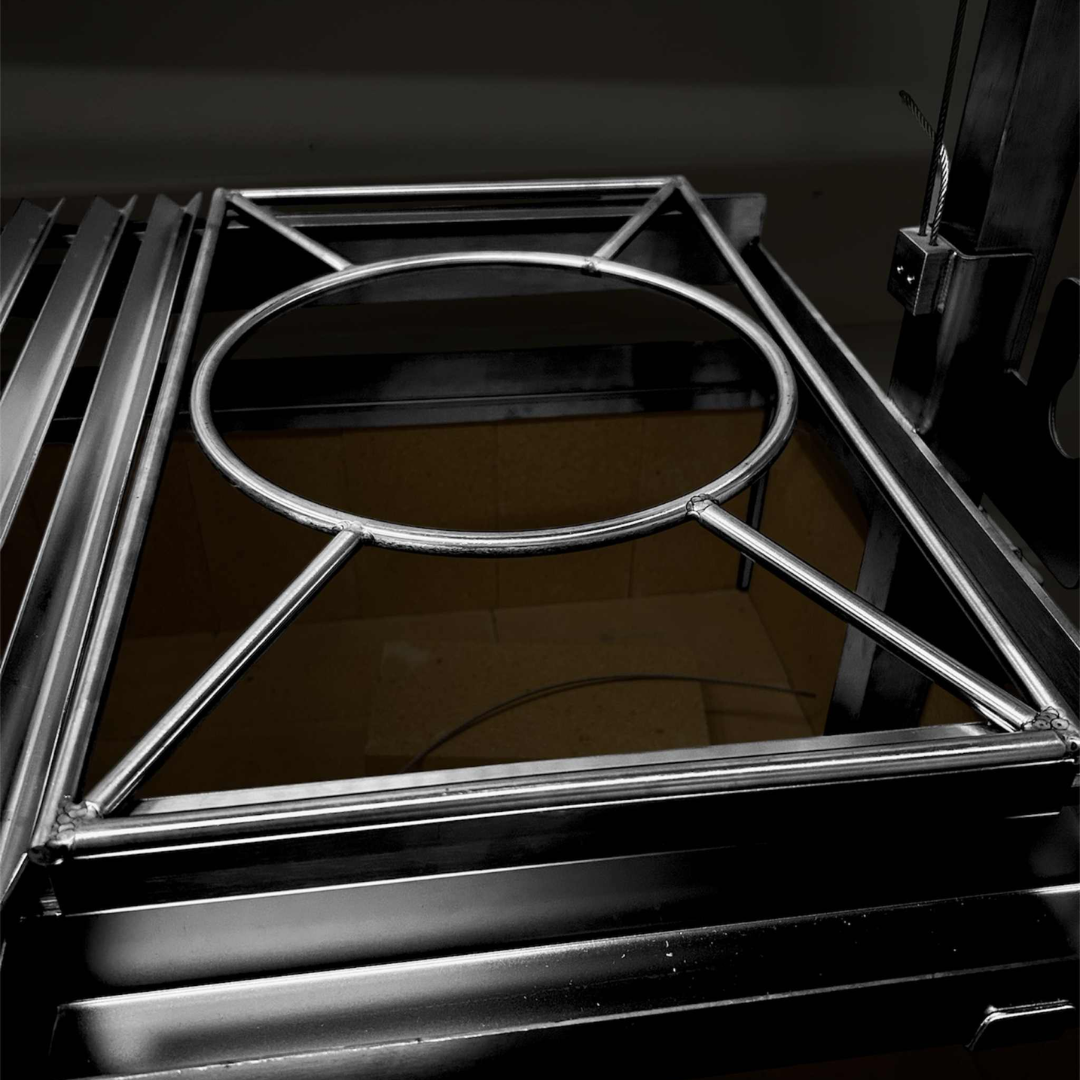 Argentijnse asado grill wok adapter stalen ring in gebruik met wok boven vuur