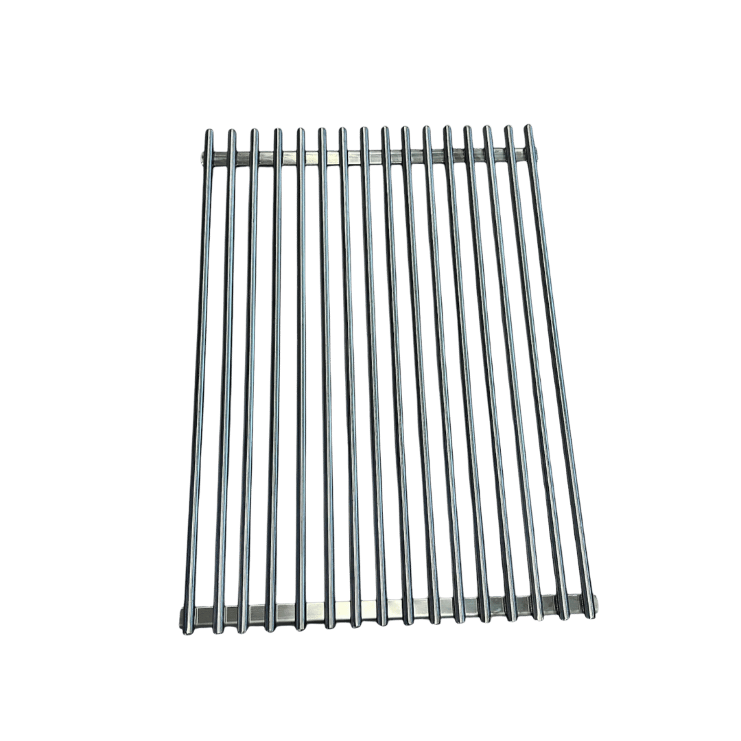 Asado Gaucho Edelstahl-Stabroste im Grill installiert, Vorderansicht mit Stababstand