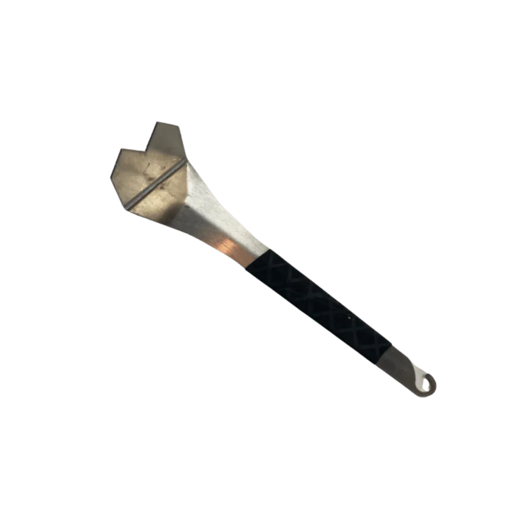 V-Shaped Grill Scraper steel close-up of V-shaped blade designed for Asado V-grates