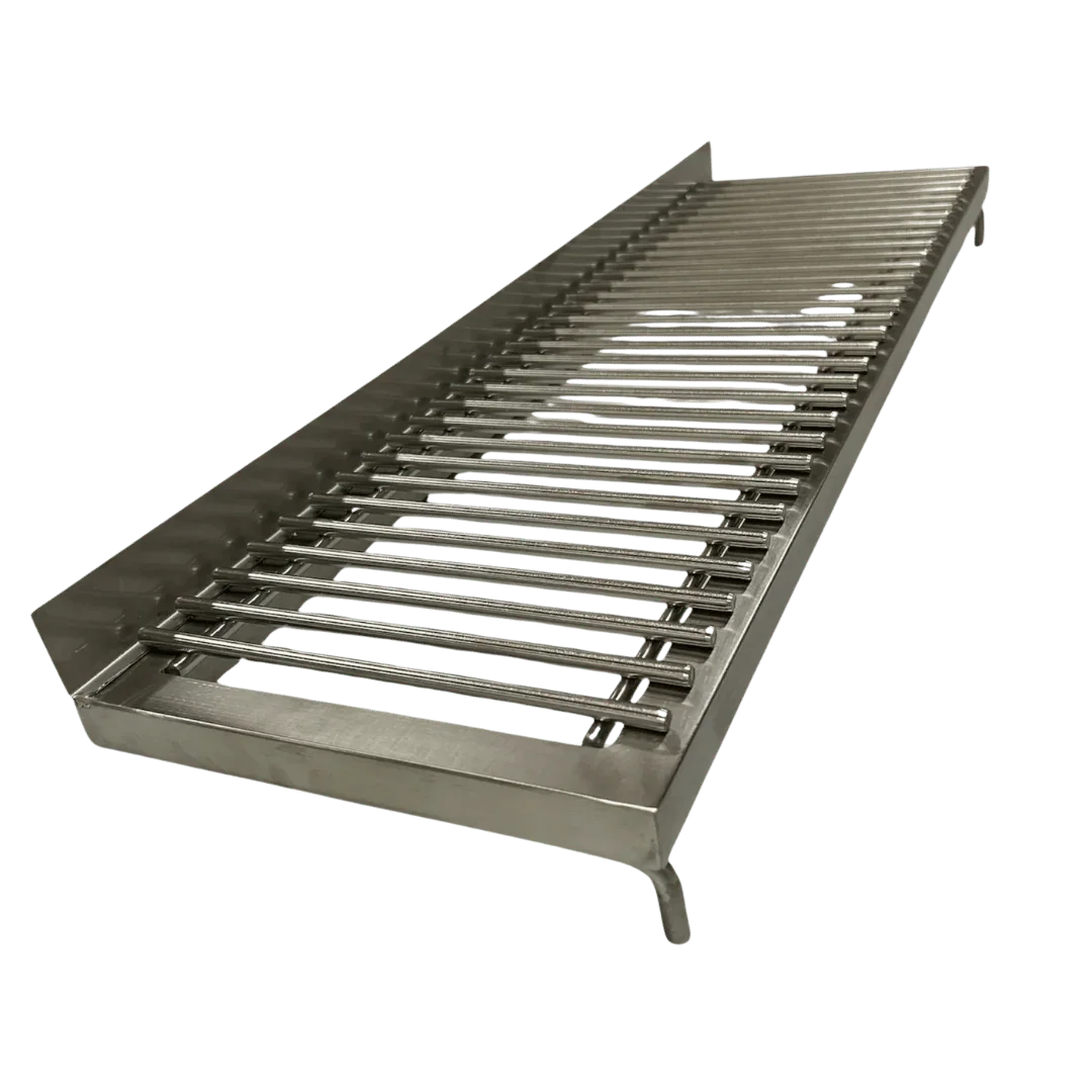 Heat Shelf for Asado Gaucho steel warming shelf with 30 kg capacity, installed on grill