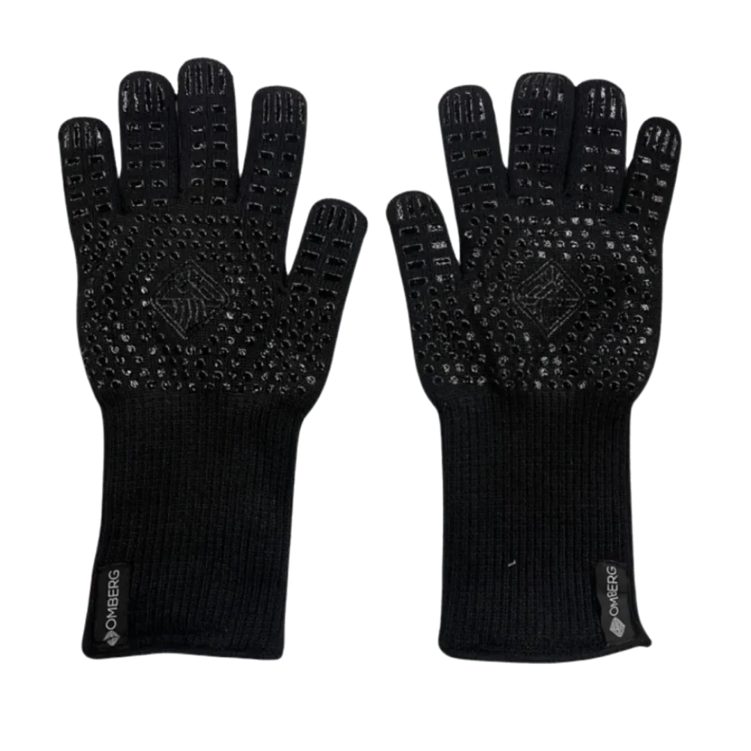Omberg BBQ Gloves 2-pack heat-resistant black, worn hands holding grill grate