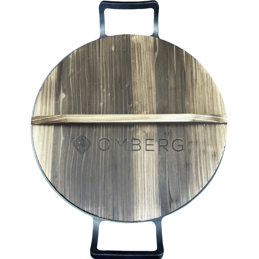 Wok de hierro fundido Omberg de 36 cm con tapa de madera y base plana, vista superior.