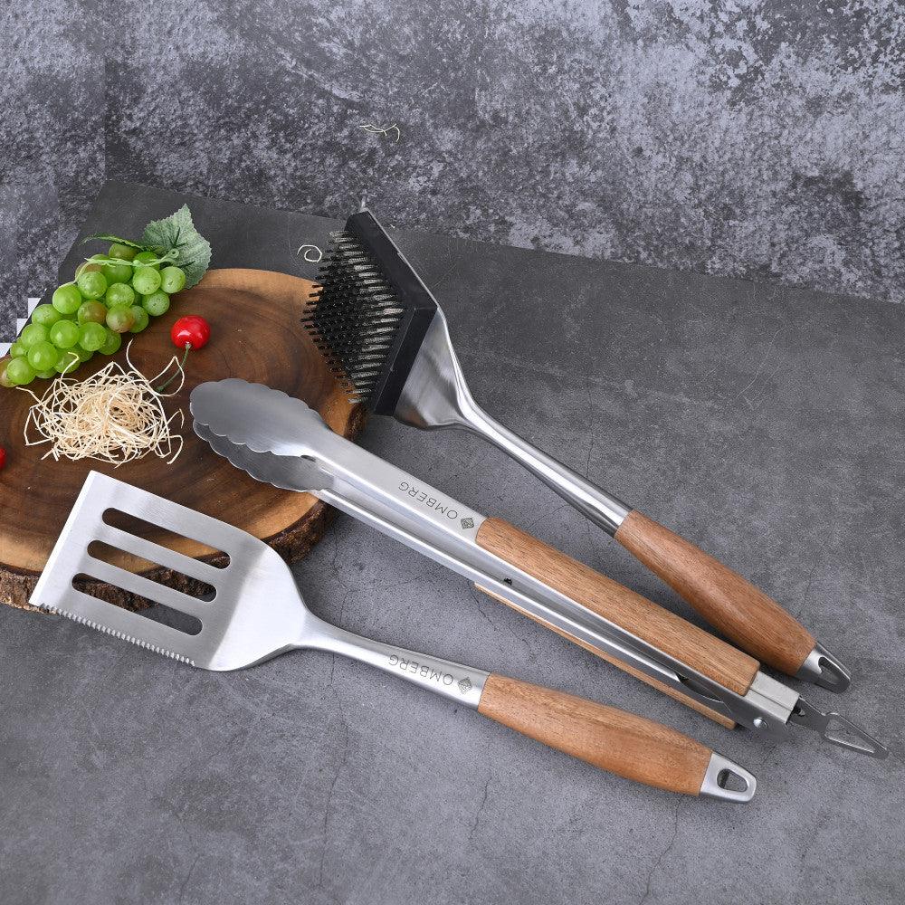 Omberg BBQ tool set with wooden handles, close-up of grip and tool heads