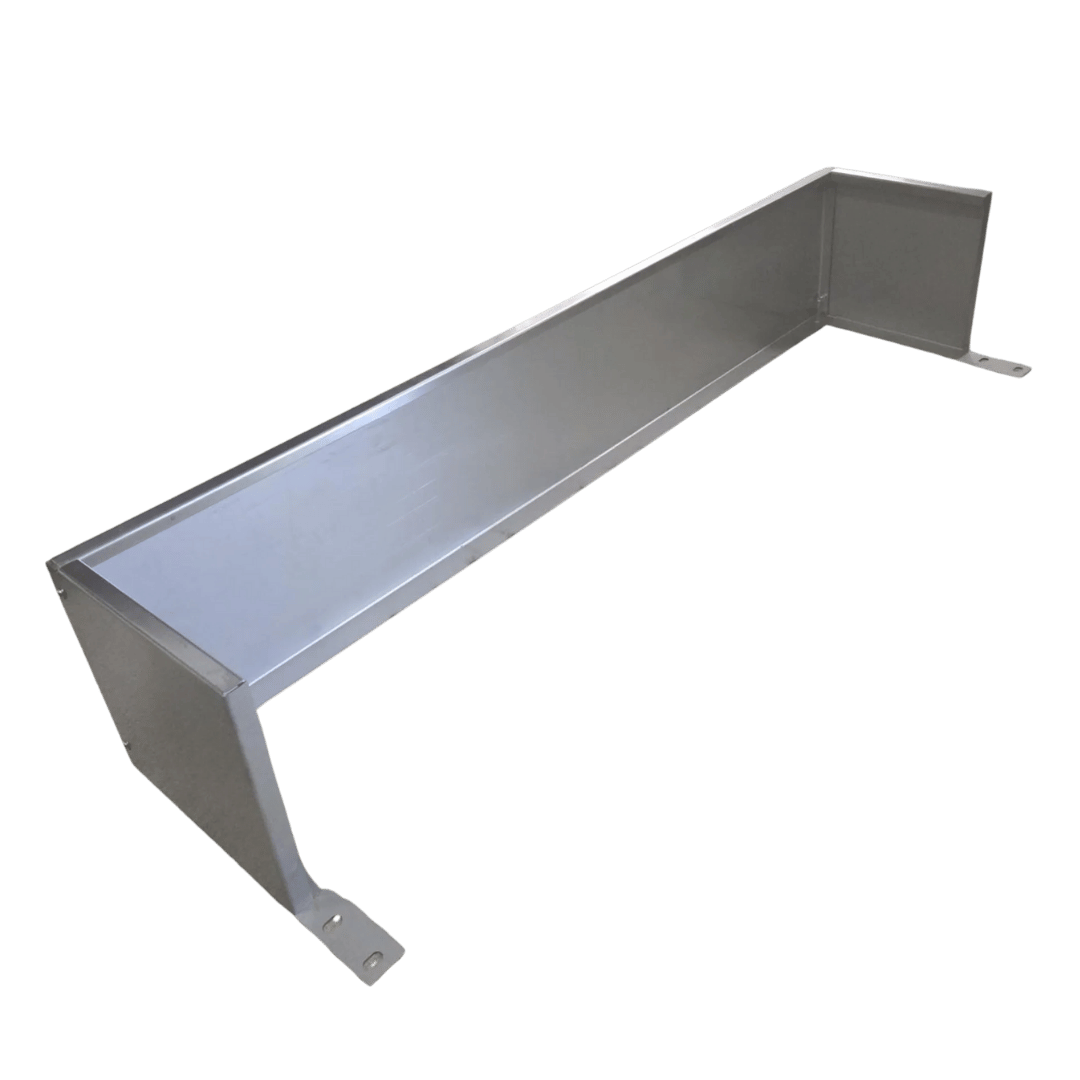 Windschutz für Asado Gaucho 122 cm breit, am Grill montiert, Vorderansicht