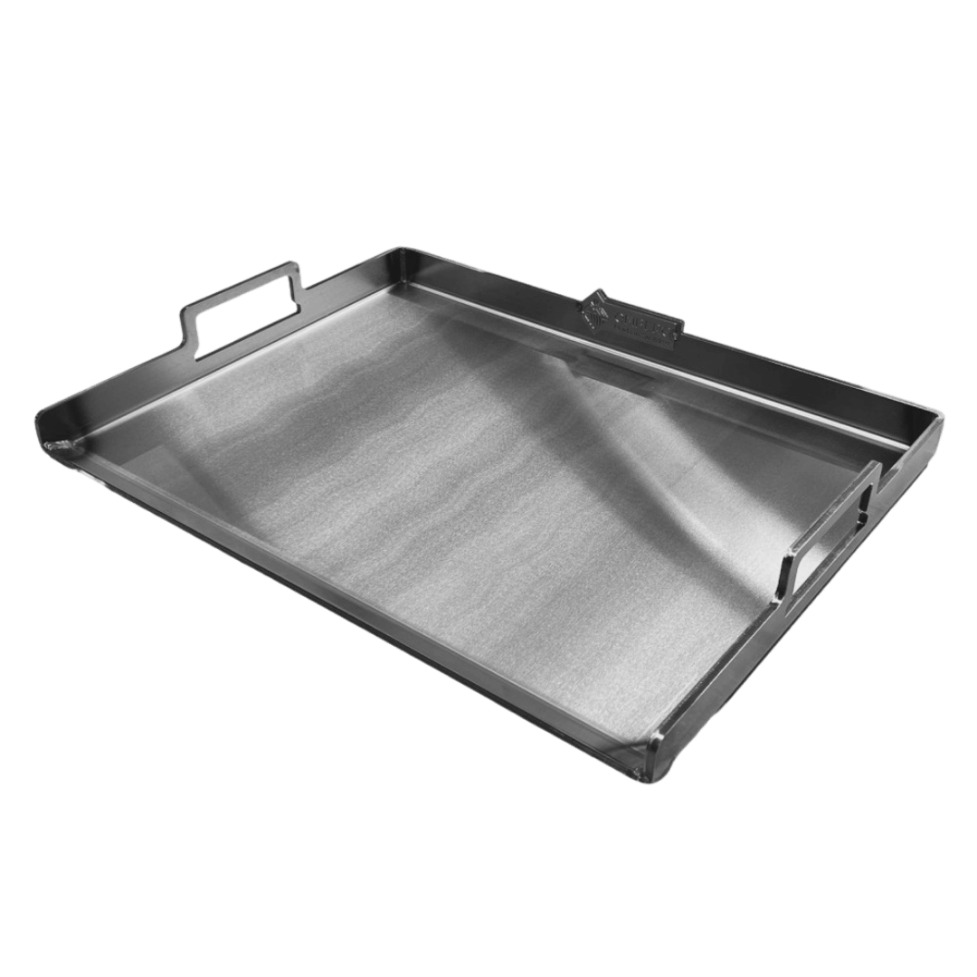 Omberg koolstofstalen smash burger grillplaat 41x53 cm op grill in gebruik