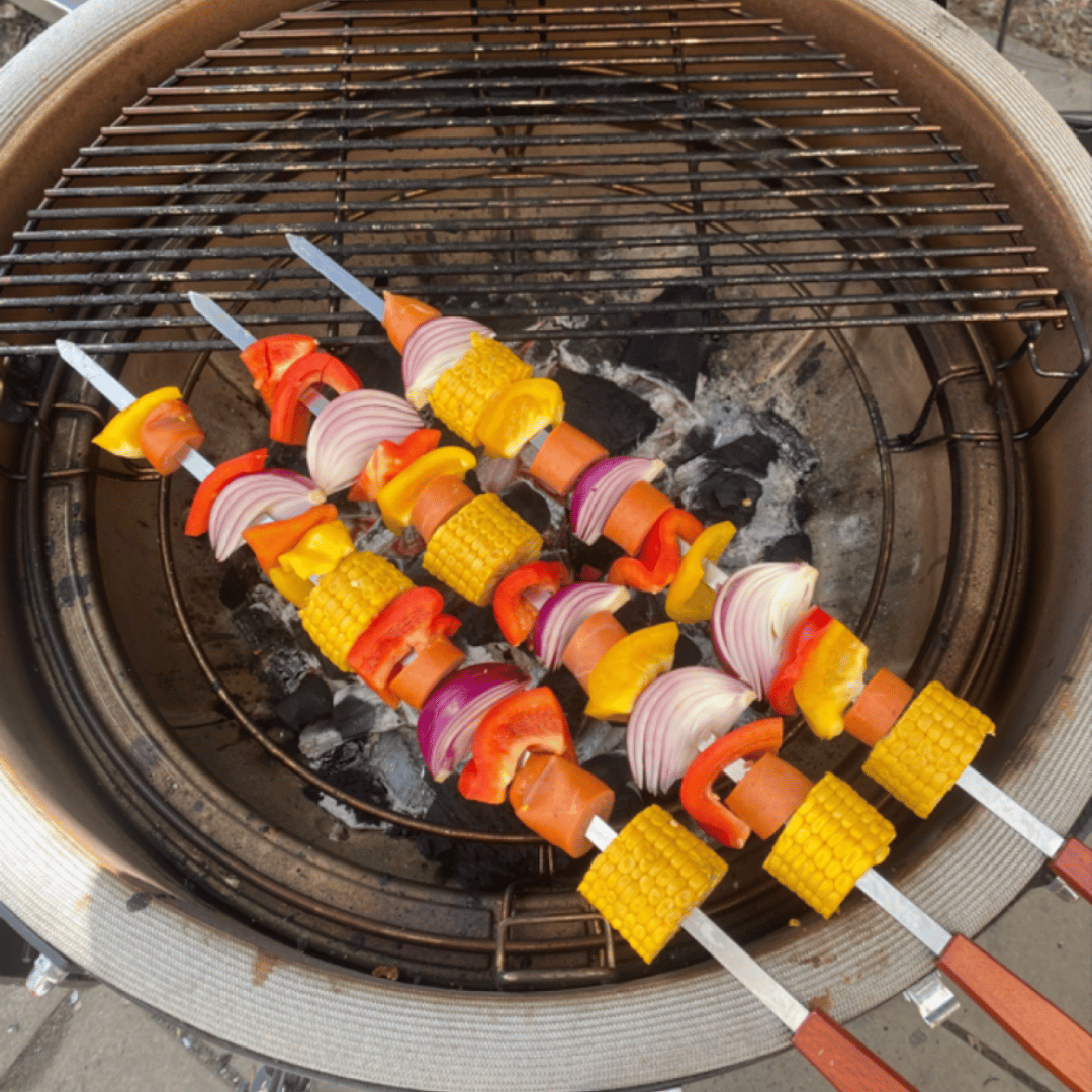 Omberg breite Kebab-Spieße aus Edelstahl in Profiqualität, fächerförmig angeordnet